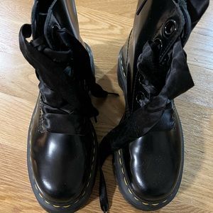 Dr. Martins Molly style boots only worn once!